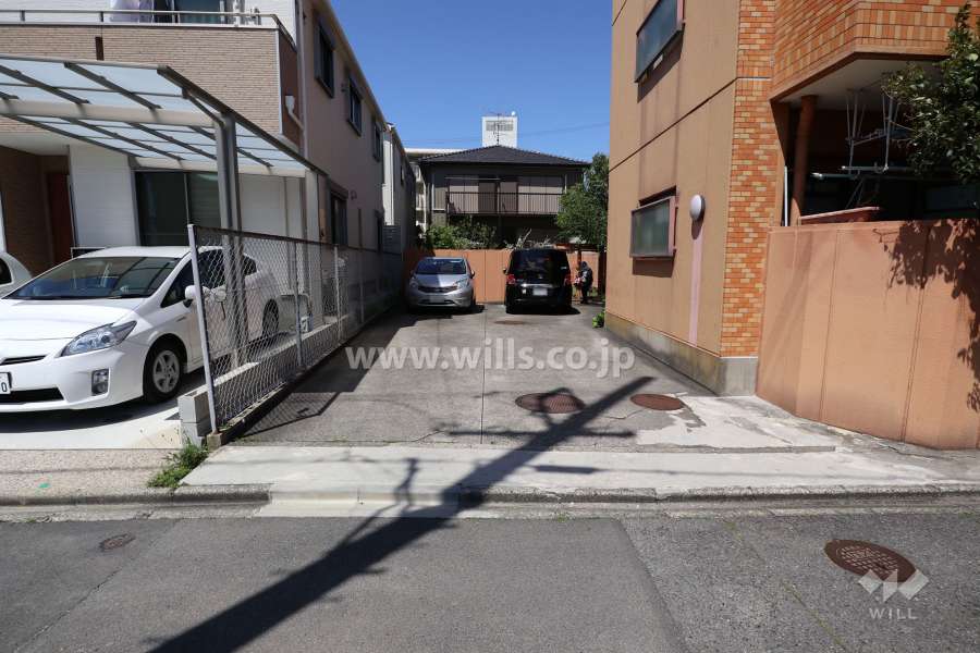 駐車場出入り口