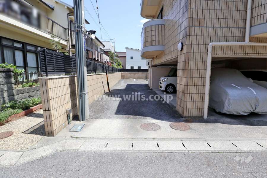 駐車場出入り口