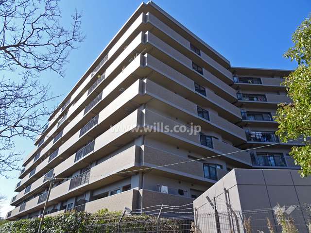 アドリーム江坂の外観（南東側から）