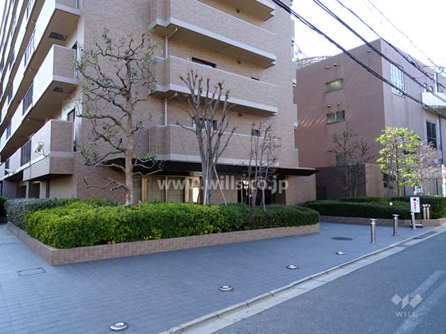 エントランス前