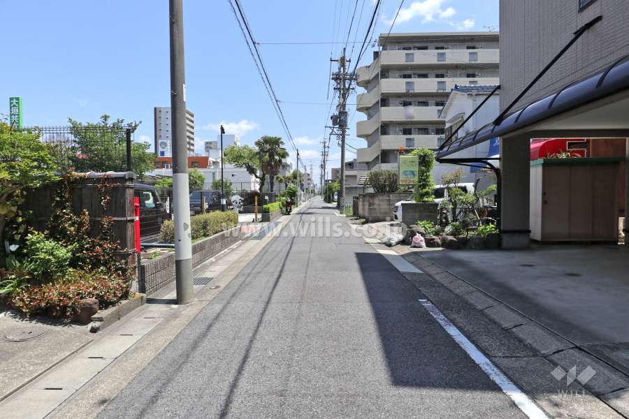 敷地南側の前面道路