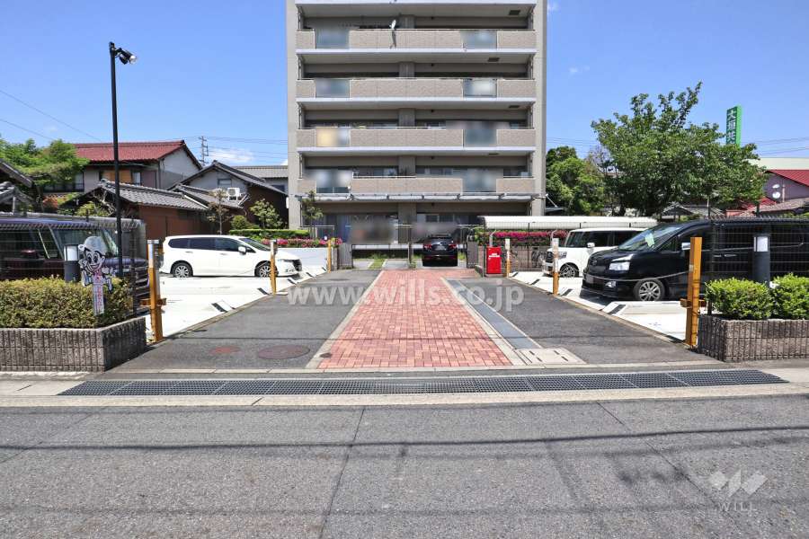 駐車場出入り口
