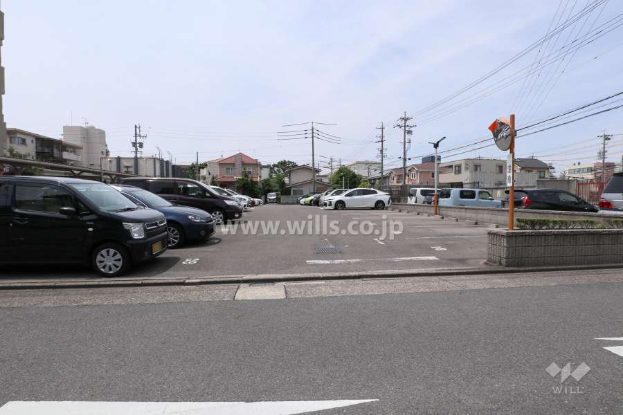 駐車場出入り口