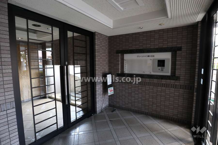 エントランスはオートロック付きです。