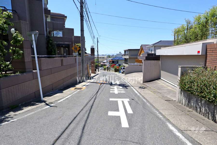 敷地北側の前面道路
