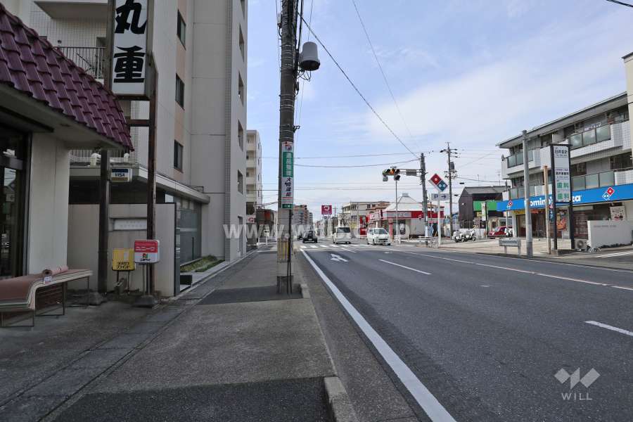 敷地の北側前面道路（東側から）