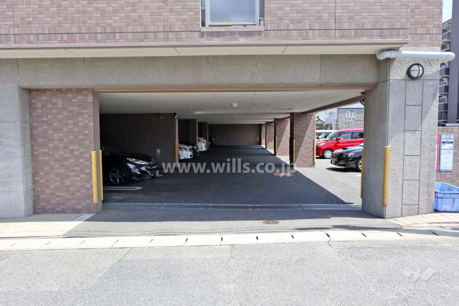 駐車場出入り口