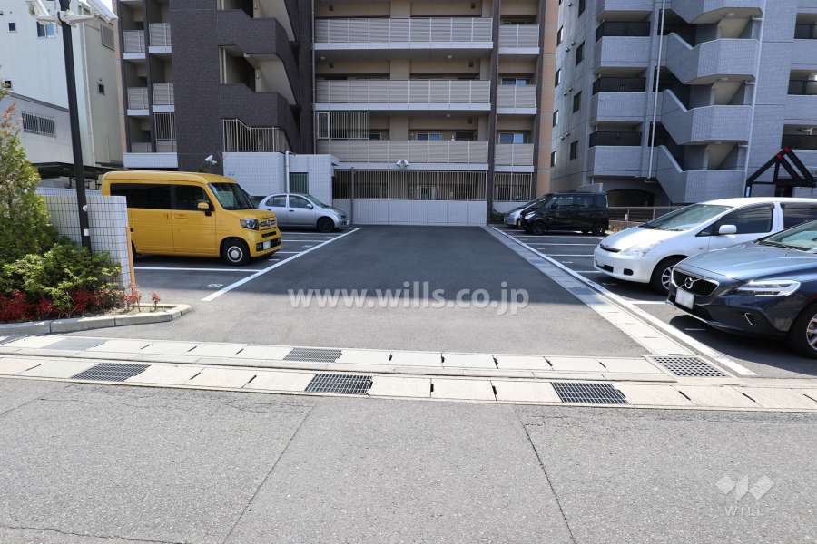 駐車場出入り口