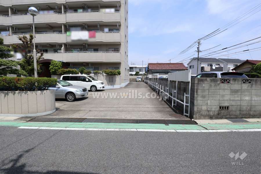 駐車場出入り口