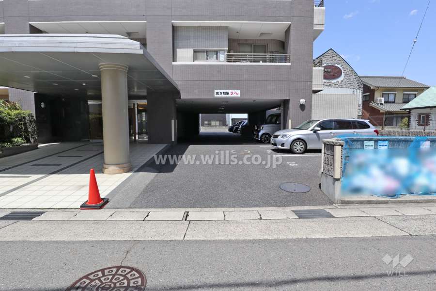 駐車場出入り口