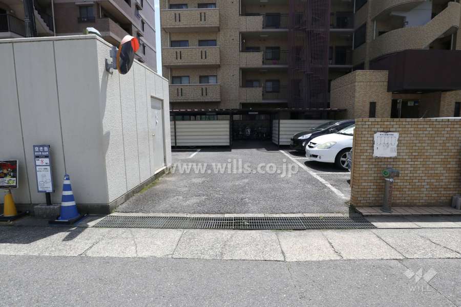 駐車場出入り口