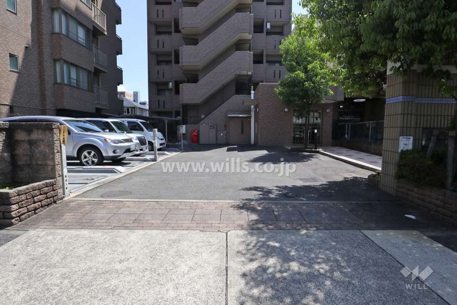 駐車場出入り口