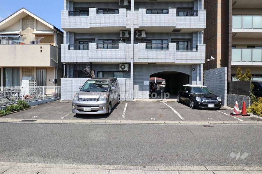敷地内駐車場（屋外平面式）