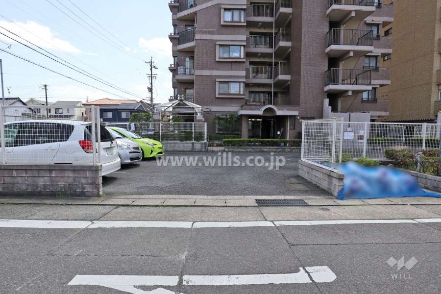 駐車場出入り口