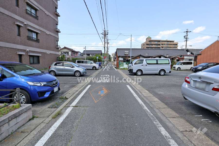 敷地東側の前面道路