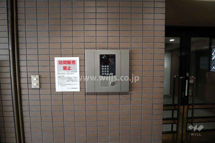 エントランスはオートロック付きです。