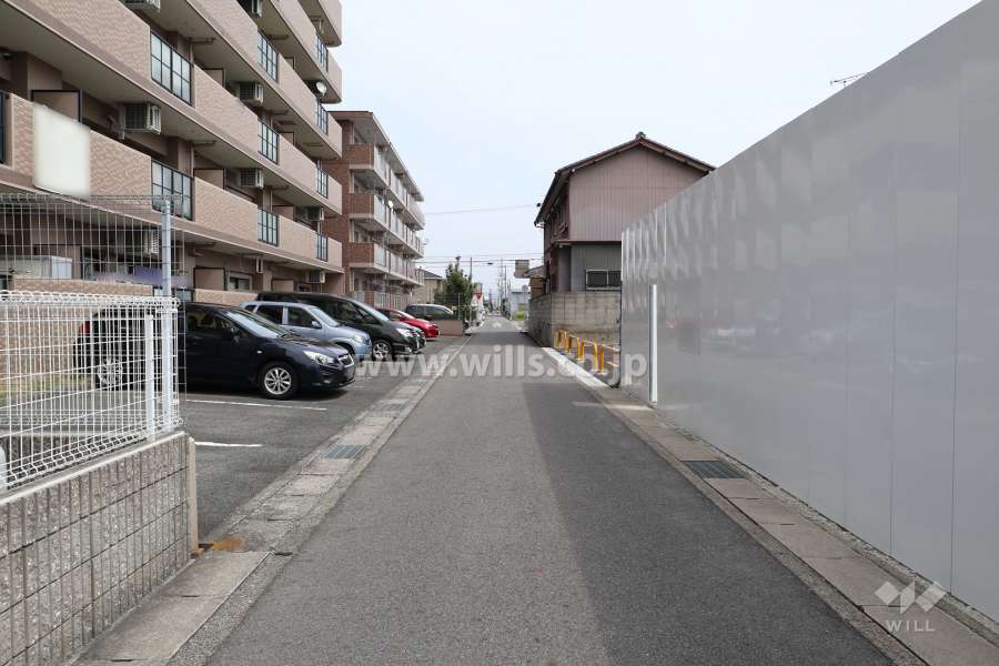 敷地南側前面道路（西側から）
