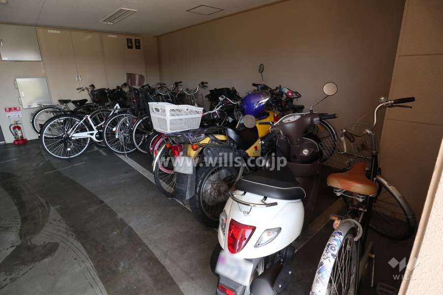 駐輪場とバイク置場