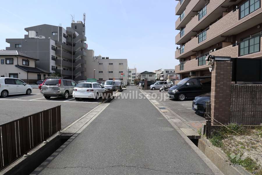 敷地南側前面道路（東側から）