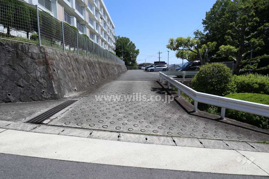 駐車場出入り口