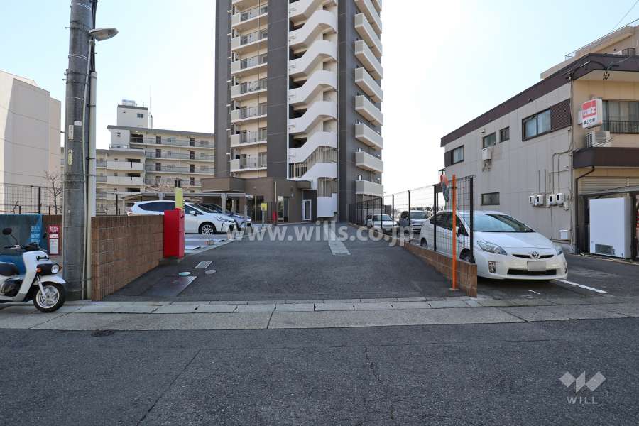 駐車場出入り口