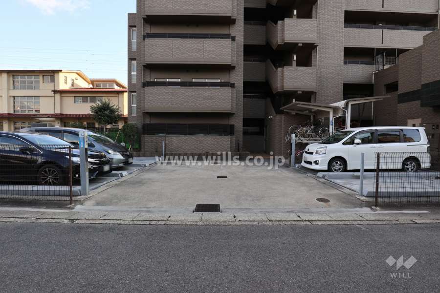 駐車場出入り口