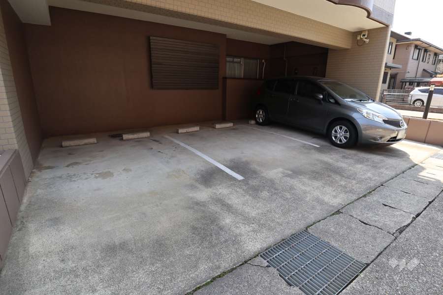 敷地内駐車場（屋内平面式）