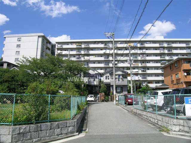 コープ野村江坂台の外観（南側から）