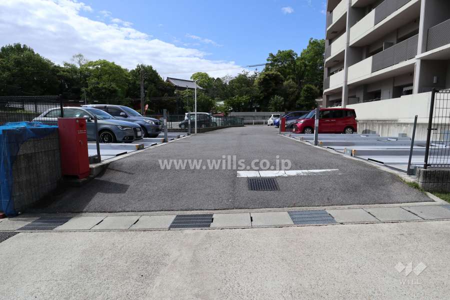 駐車場出入り口