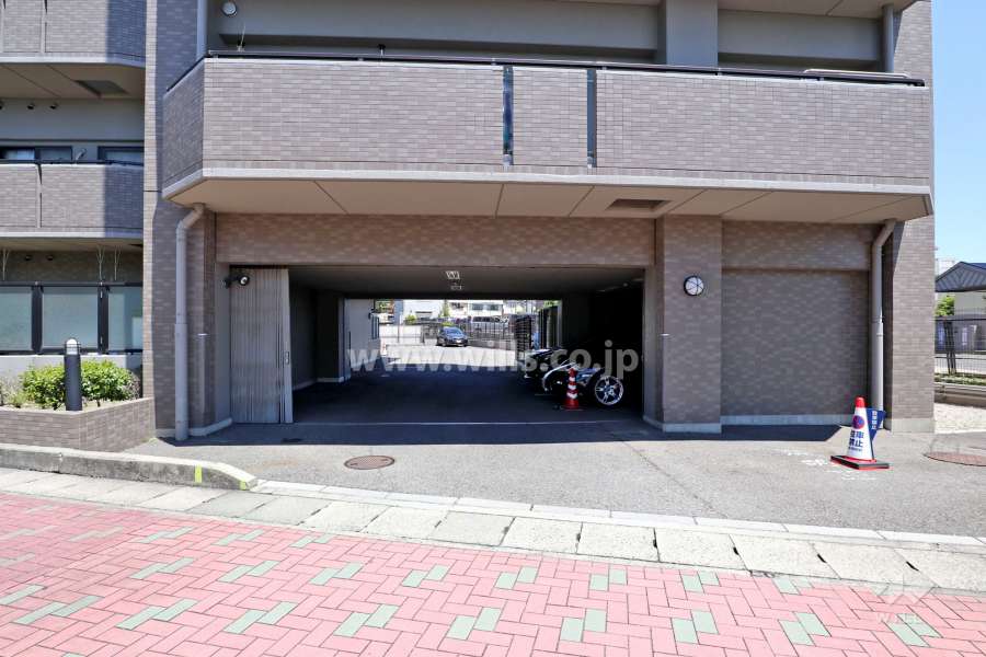 駐車場出入り口