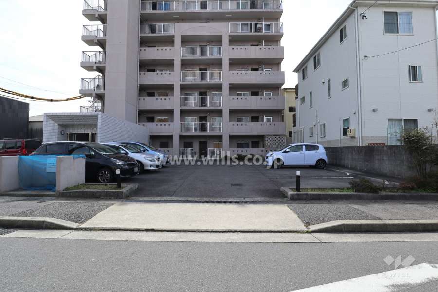 駐車場出入り口