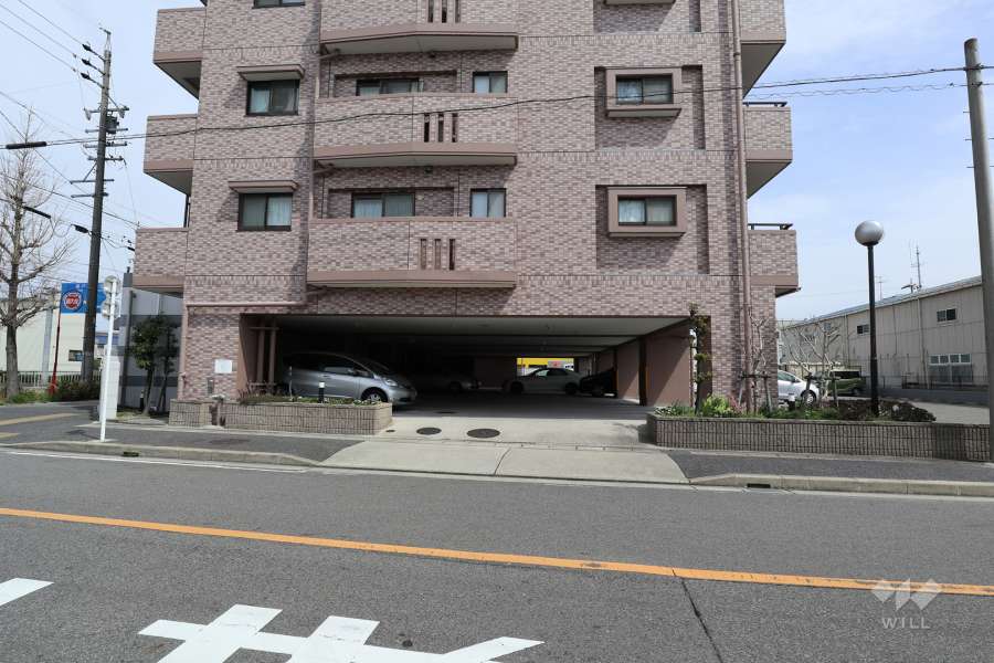 駐車場出入り口