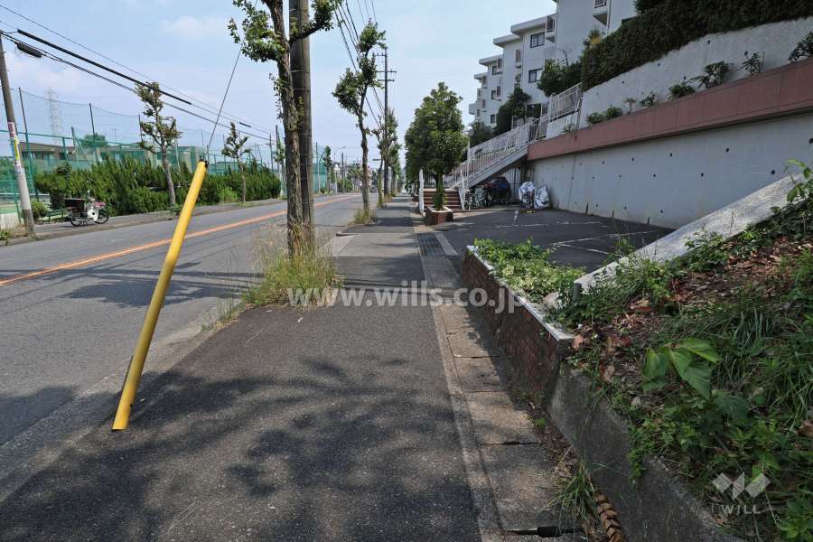 敷地東側の前面道路