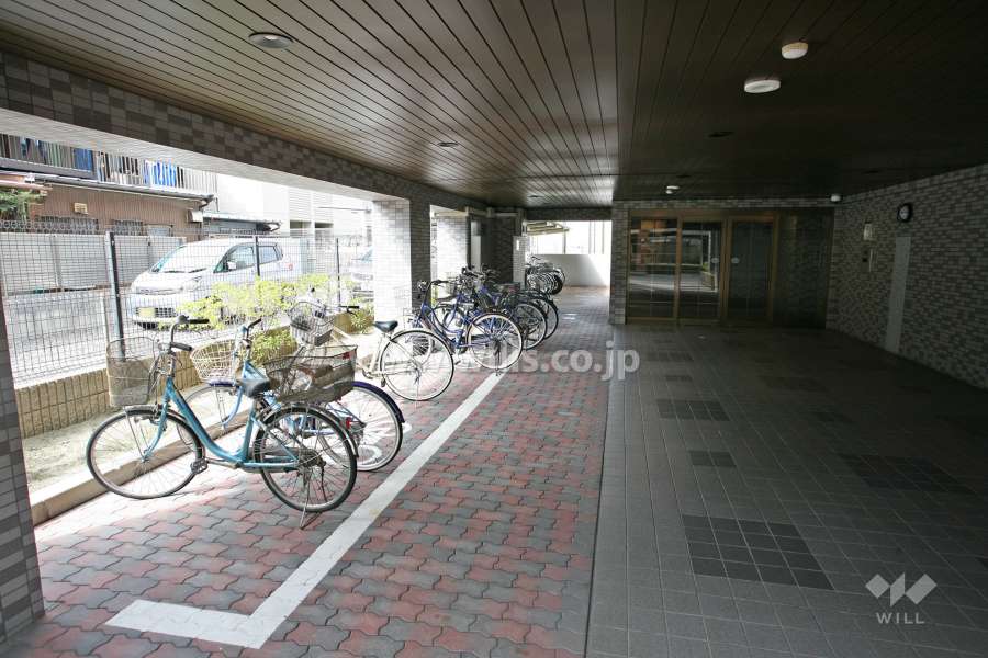 屋内に設けられた駐輪場