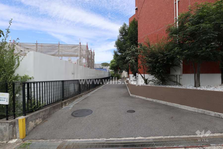 駐車場出入り口