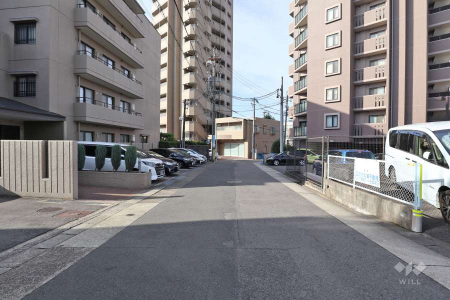 敷地北西側の前面道路