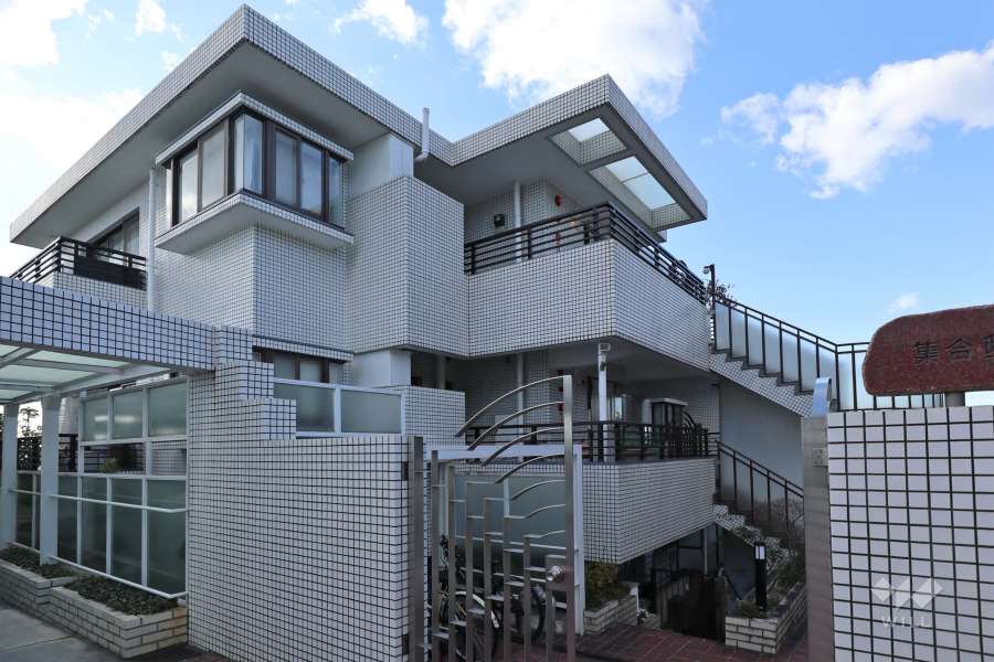 集合邸宅岳見の外観(北東側から）