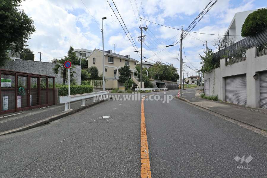 敷地北側の前面道路