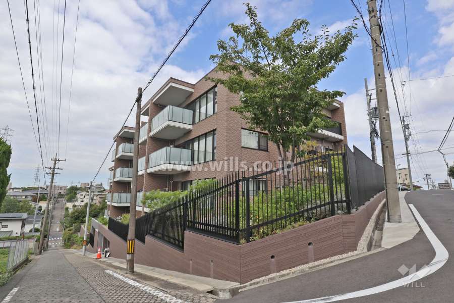 プラウド瑞穂岳見町の外観（南東側から）