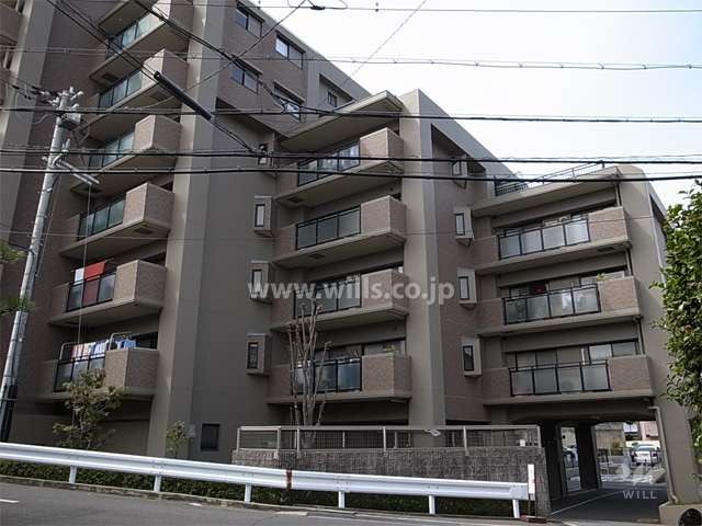 建物の南面は雁行設計になっています。