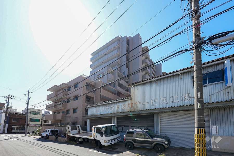 ライオンズマンション神宮東の外観（北東側から）