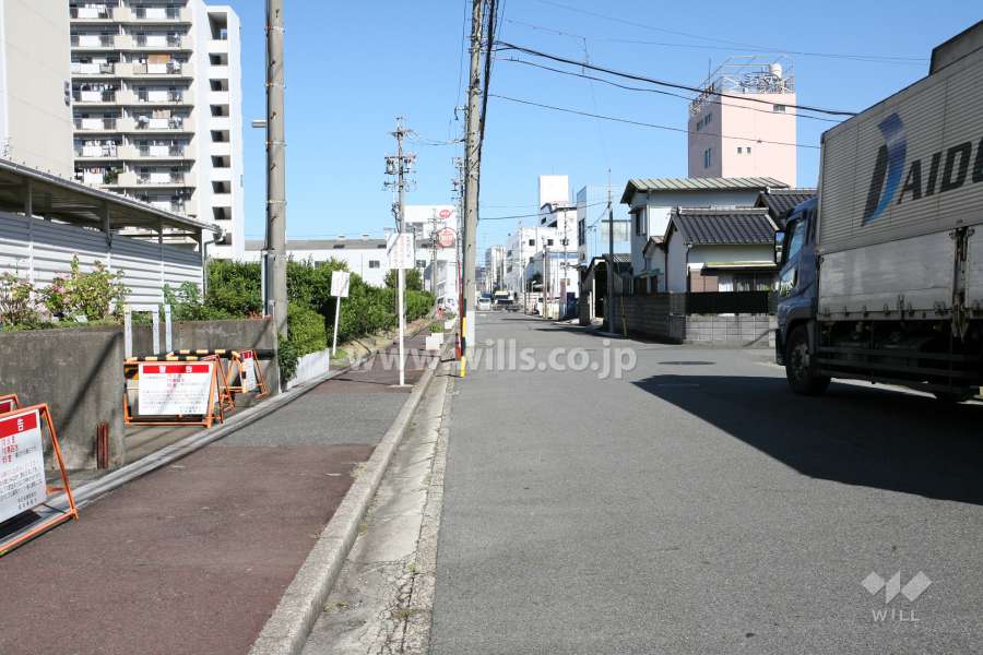 敷地東側の前面道路