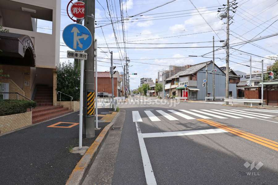 敷地北側の前面道路（東側から）