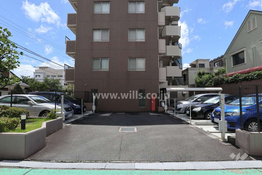 駐車場出入り口