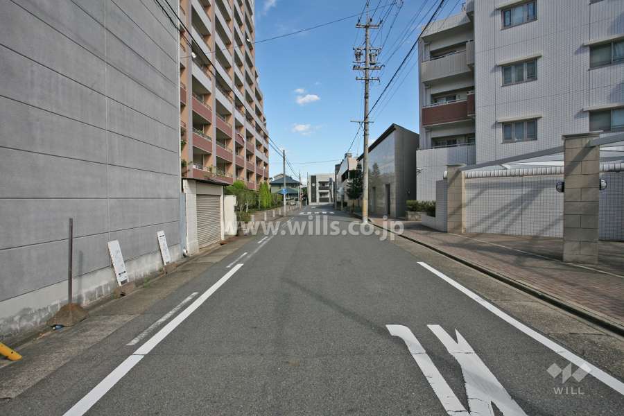 敷地北側の前面道路