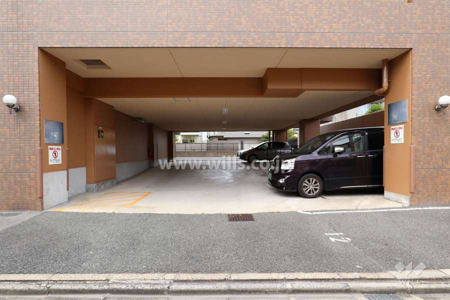 駐車場出入り口