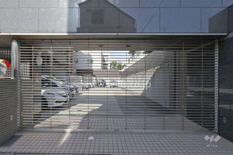 駐車場出入り口（リングシャッター付き）