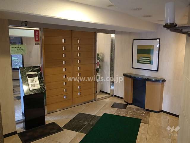 エントランスはオートロック付きです。