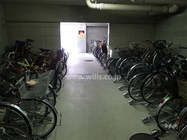 屋内にある駐輪場
