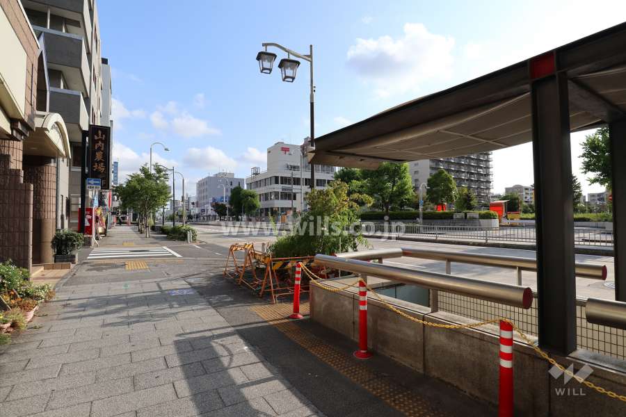 敷地東側の前面道路（南側から）